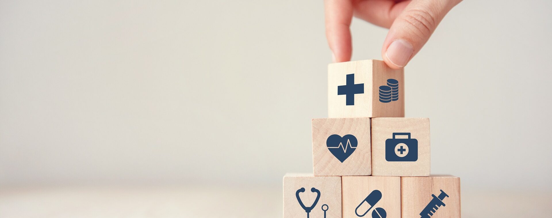Holzwuerfel mit Gesundheitssymbolen | Endermologie