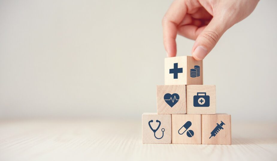 Holzwuerfel mit Gesundheitssymbolen | Endermologie
